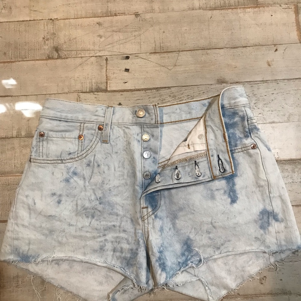 Button Fly Levi’s Denim shorts